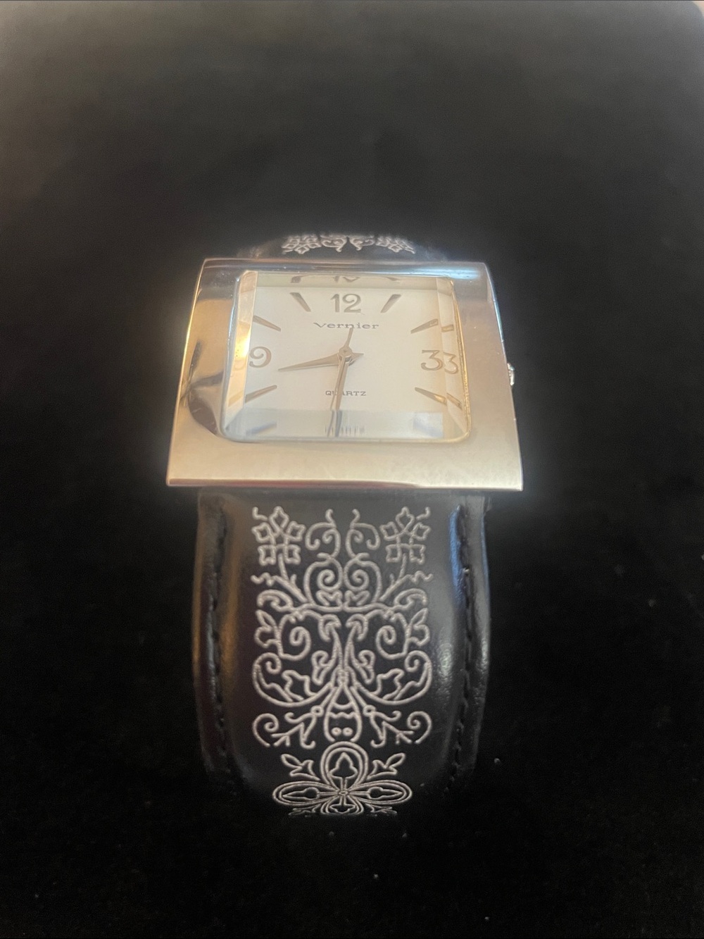 Vintage Vernier Black Decorative Leather Strap! Runs well gorgeous!